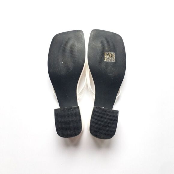 🔃White Chunky Heeled Thong Sandals - Picture 7 of 9